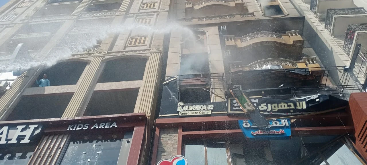 حريق داخل محل ملابس بفيصل