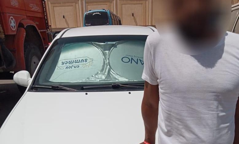 ضبط قائد سيارة ملاكى يقود سيارة بدون لوحات بالقاهرة